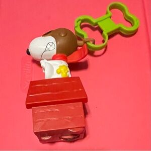 McDonald’s Snoopy Doghouse Keychain with Green Clip